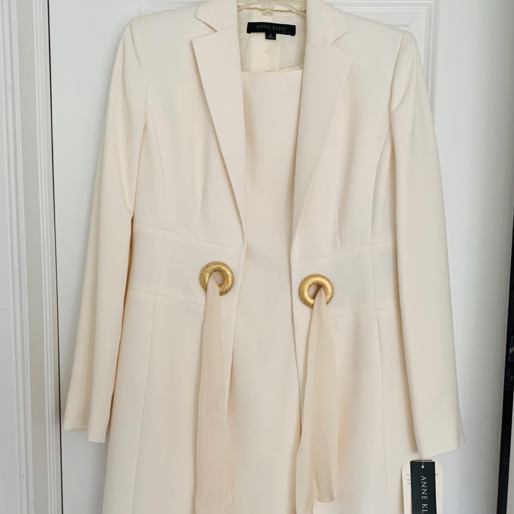Women's 2-piece Anne Klein Suit. New with tags.
